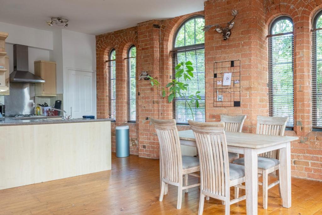 5 Mins Walk From Centre, Spacious City Apt, Open-Plan Nottingham Exterior foto